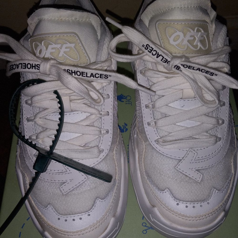 Off-white c/o Virgil abloh